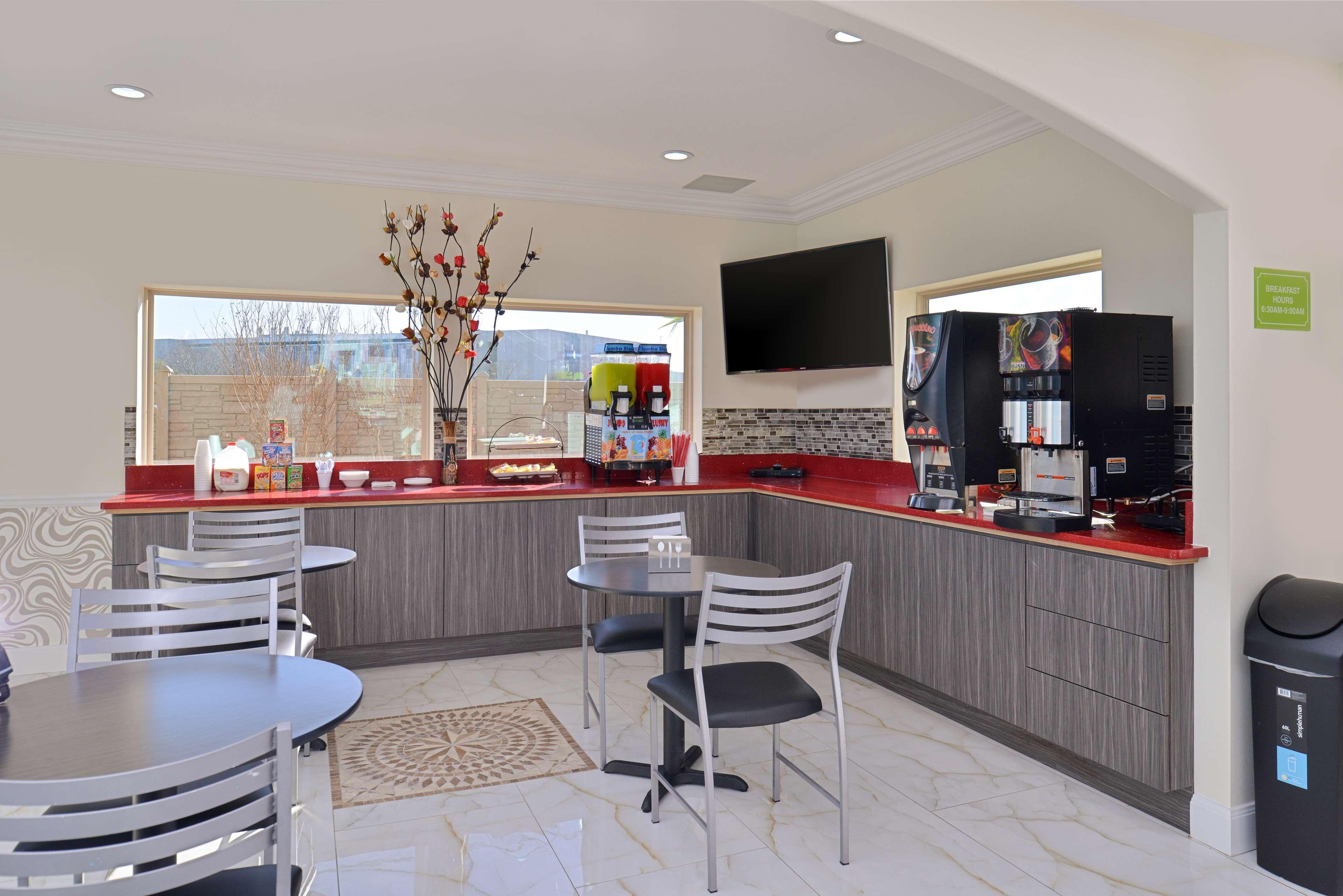 Americas Best Value Inn & Suites - Houston/Hwy 6 & Westpark Mission Bend Экстерьер фото