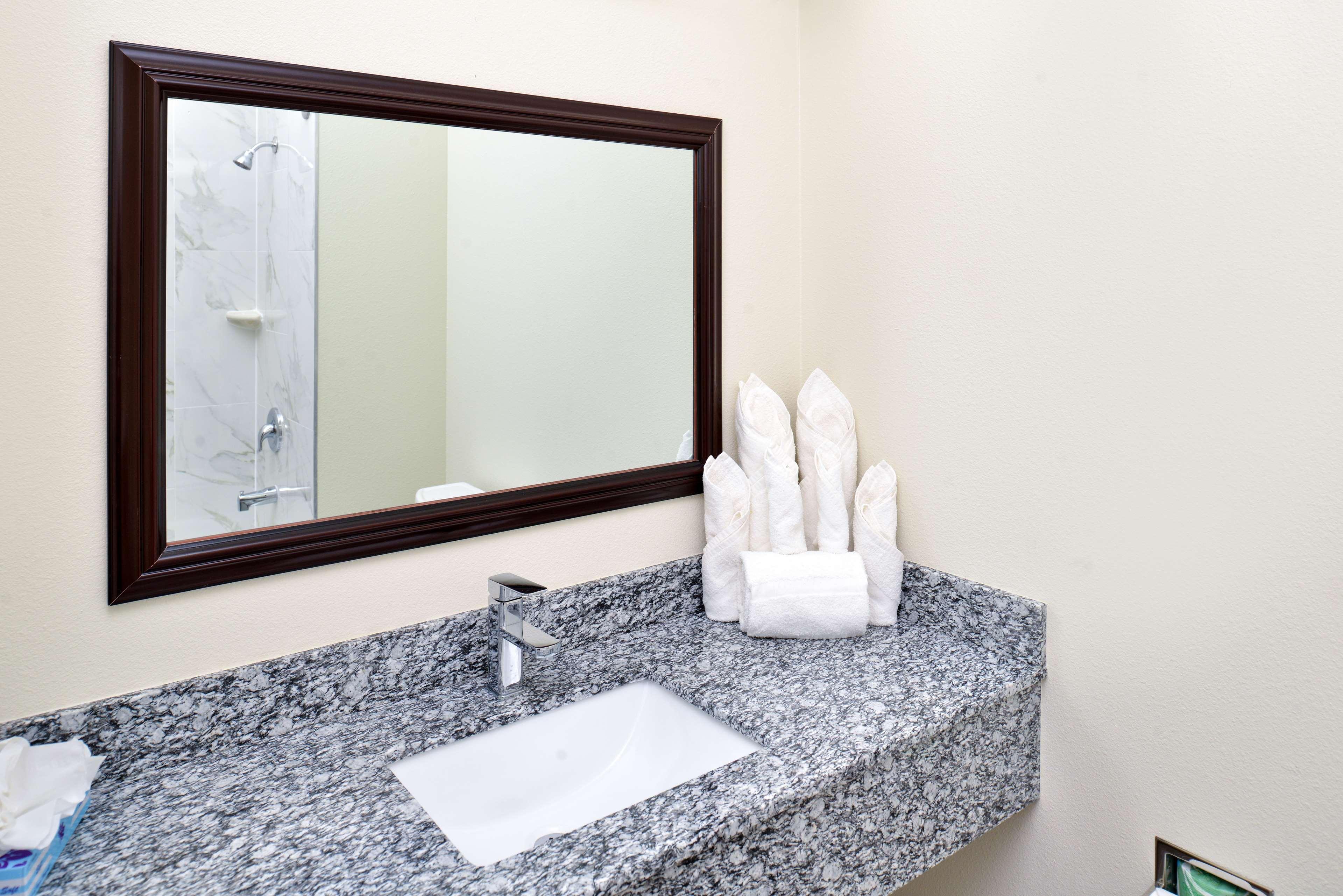 Americas Best Value Inn & Suites - Houston/Hwy 6 & Westpark Mission Bend Экстерьер фото